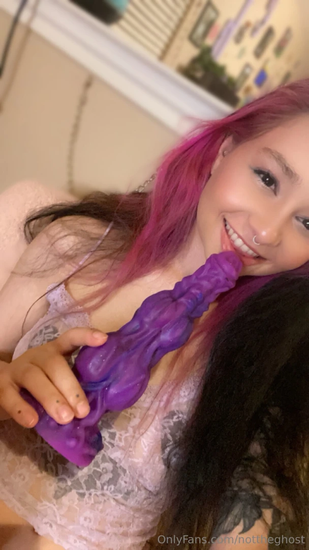 I miss this dildo i hope the girl who has it now is enjoying it though 