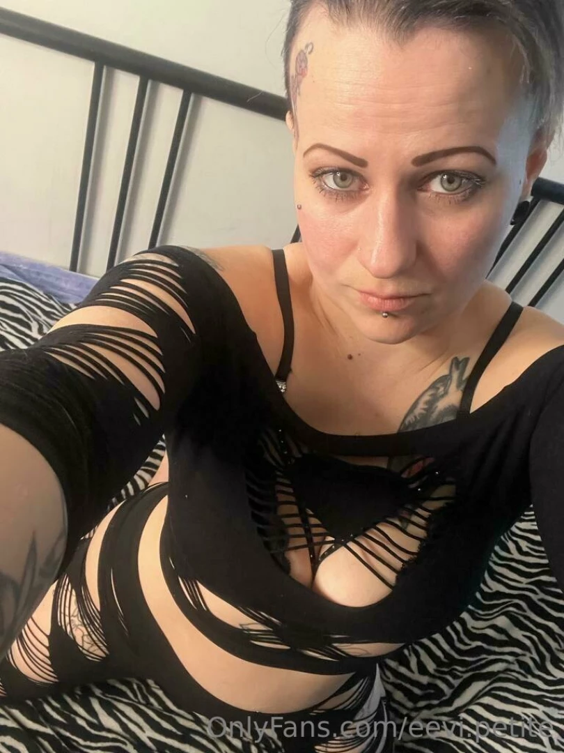 T n n mun paras kaveri muutti alakertaan ja h nt auttaessa meni p iv part 2 