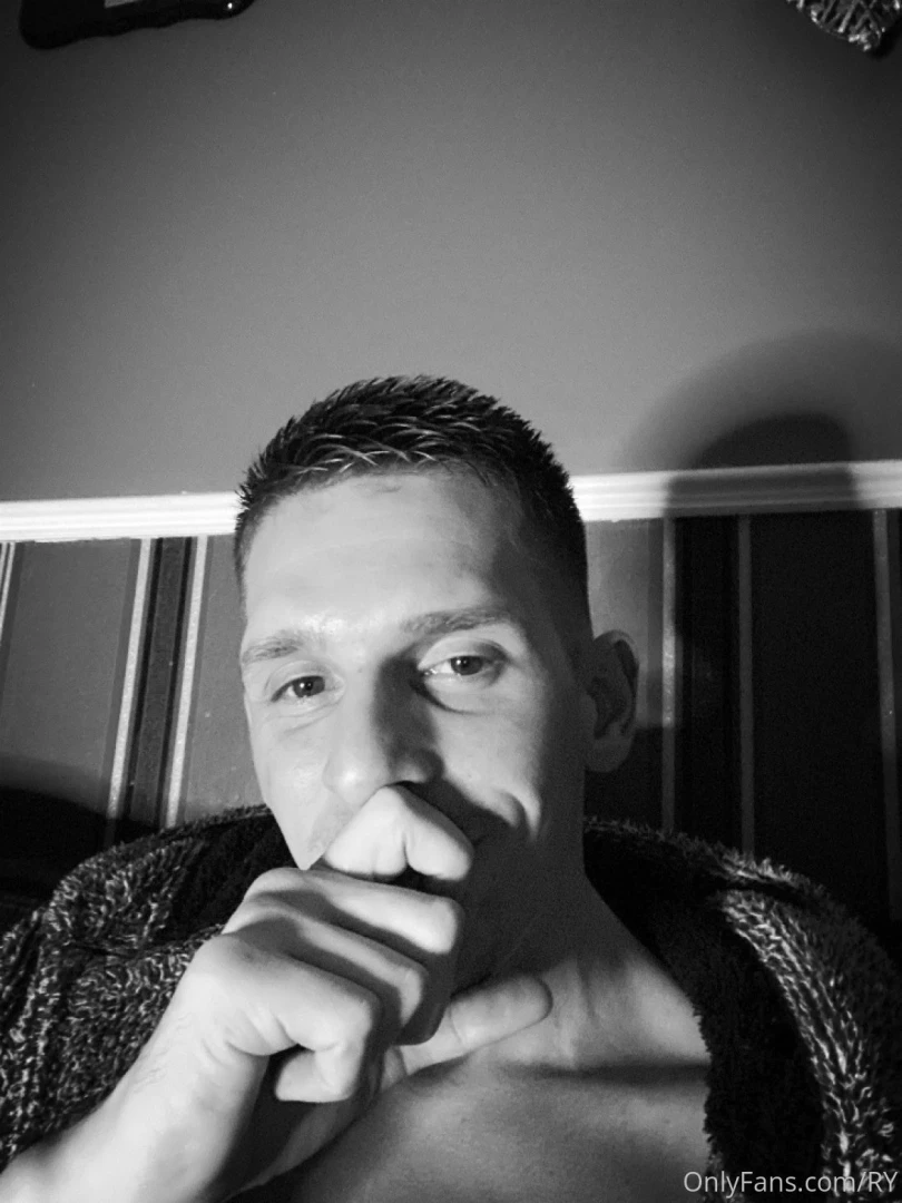 Who wants some naughty content 