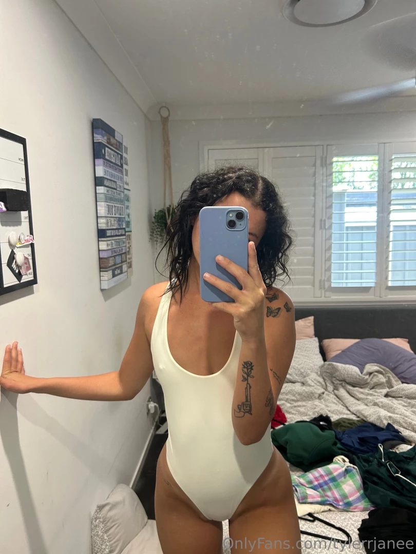 Do you like my new outfit front or back xx 