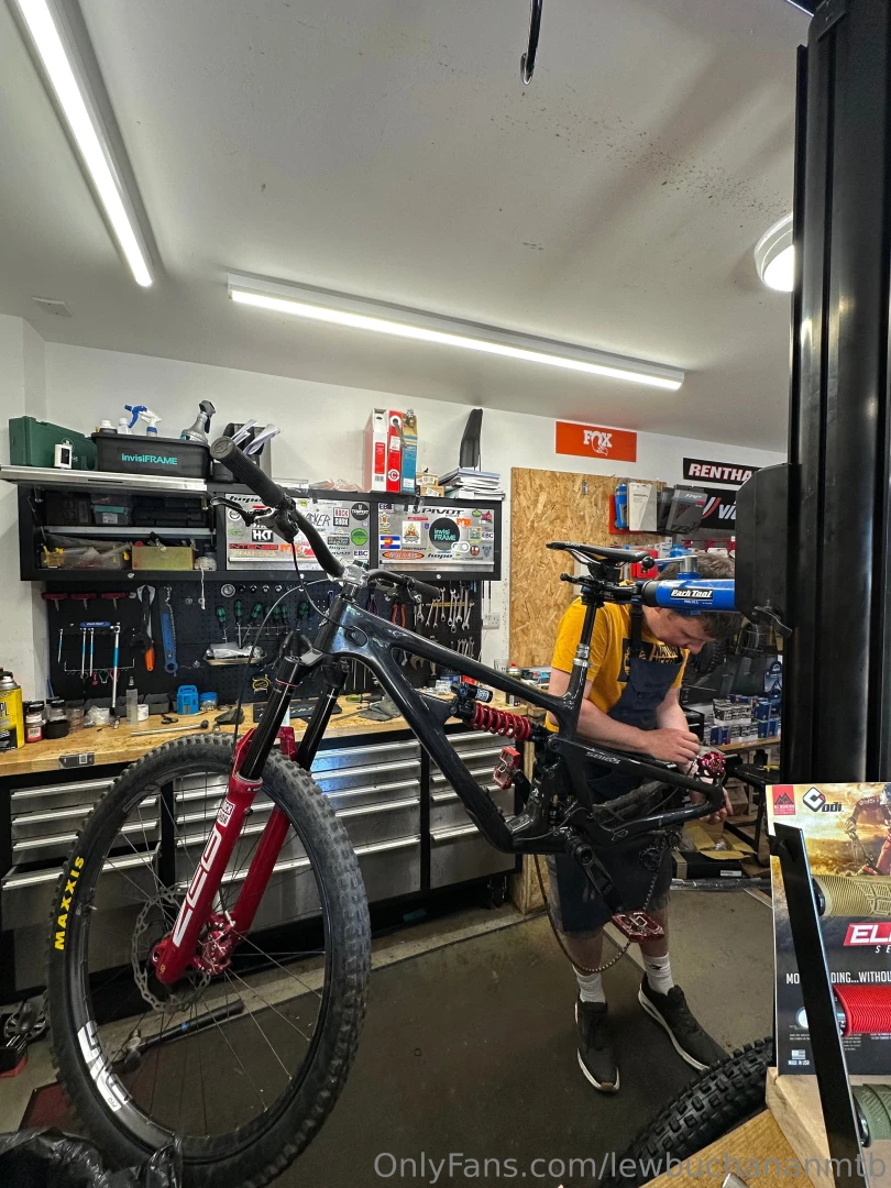 Last min tune up before jetting off can t wait to ride this thing next 