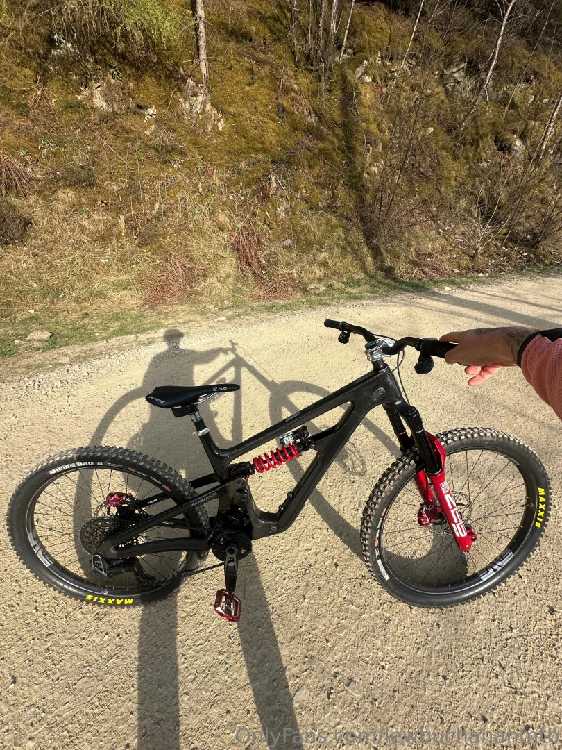 Happy sunday last ride before i jet off to 