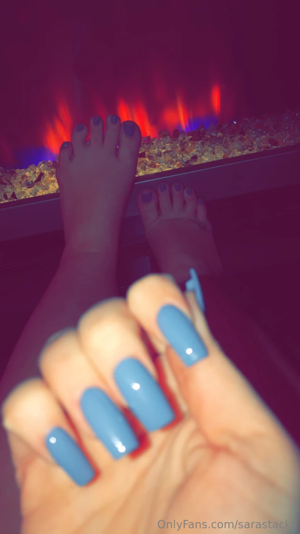 Who is comming to suck my toes tonight 