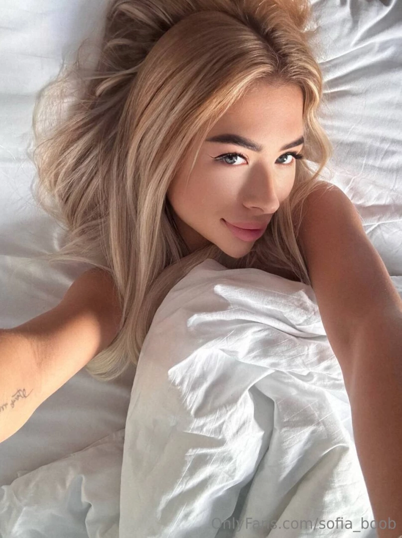 Mmm emma is here emmadelacroix did u see what she is doing in her part 28 