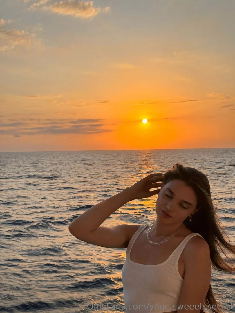 Sunset is not just the end of the day it s a whole palette of emotions 