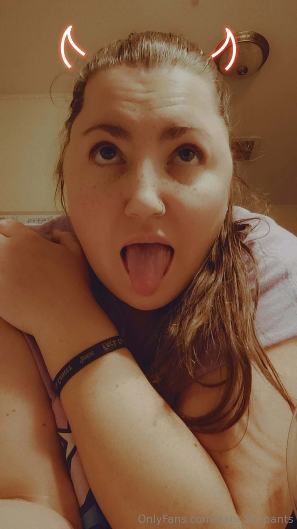 Does anyone wanna play with me tonight i need some attention part 1 