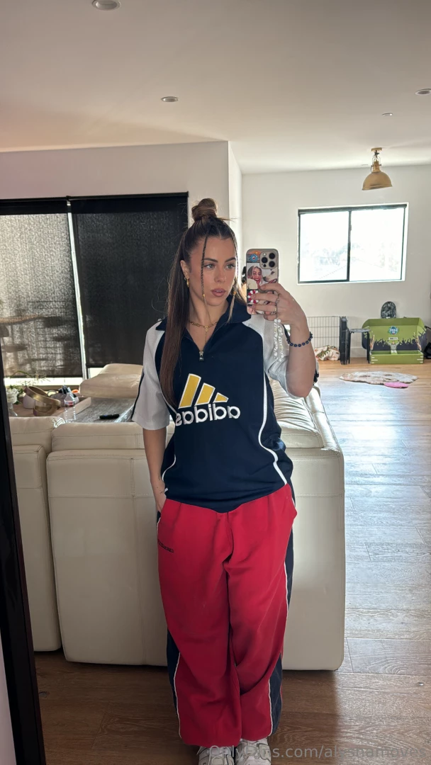 Mirror selfie vibes today x 