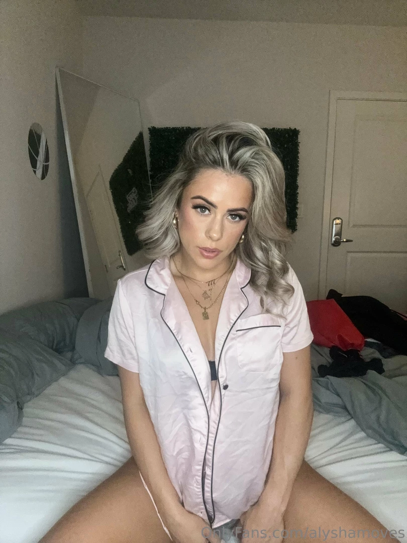 Just a little tease i m wearing something that leaves little to the 