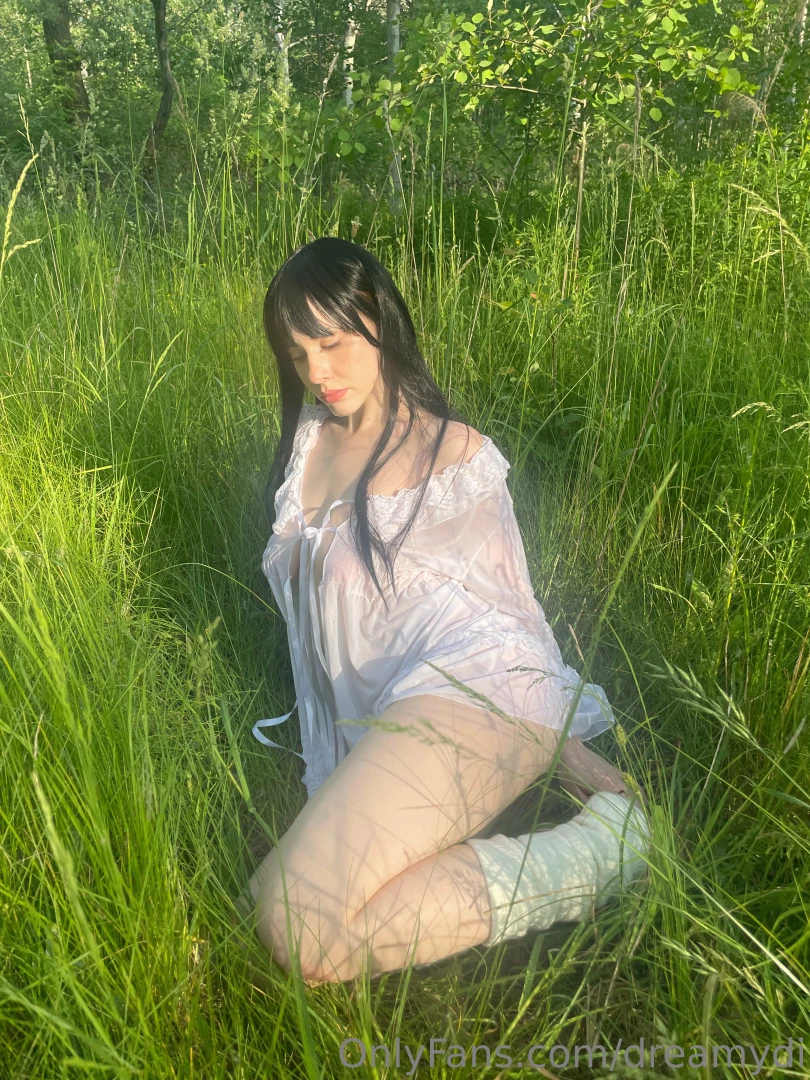 Alone but want to lay down on a grass with you to become horny in a 