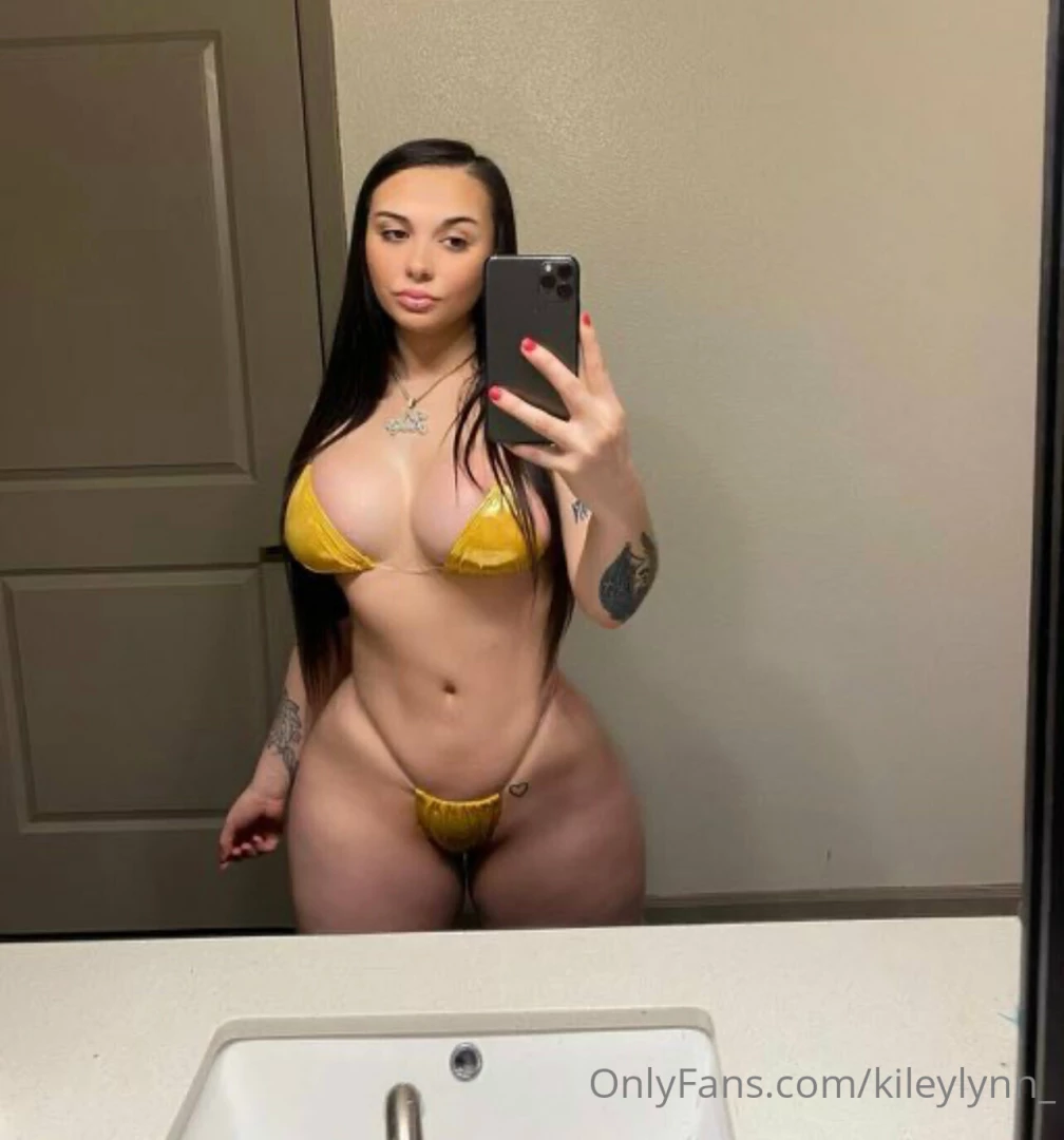 Who s hanging w me this weekend 