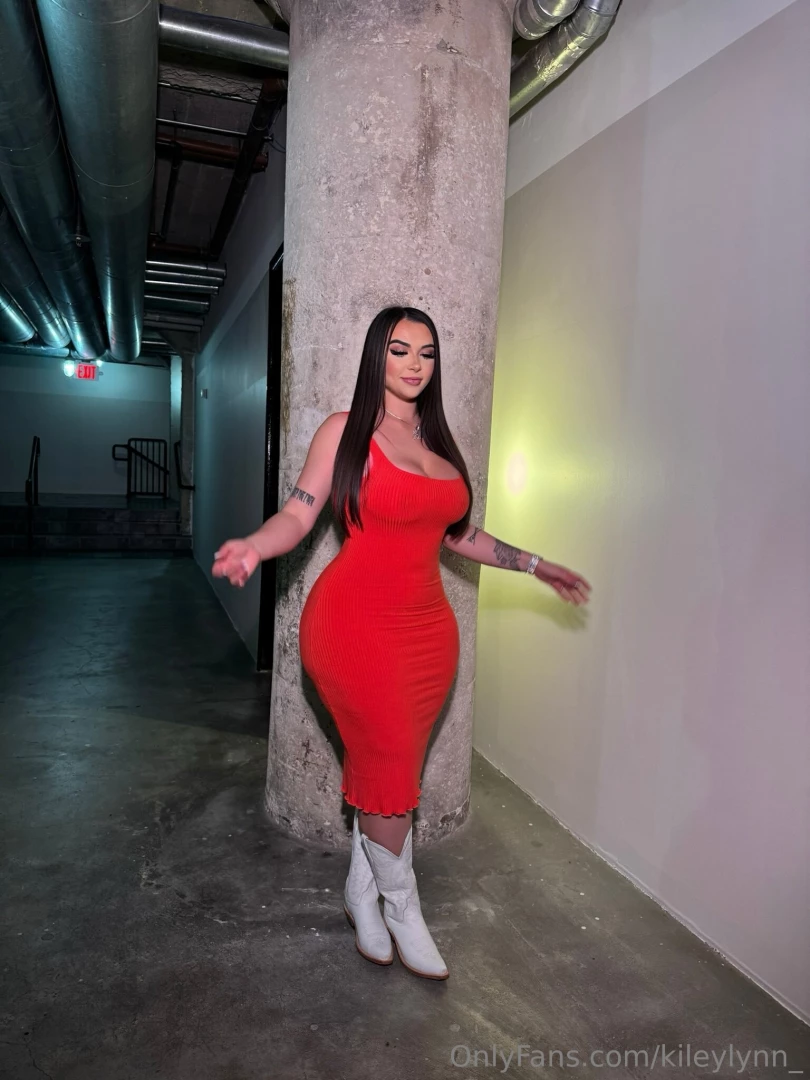 Lady in red part 575 