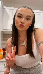 Gimme a humpday kiss part 1