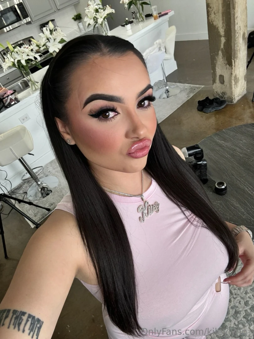 Sweet face naughty thoughts 