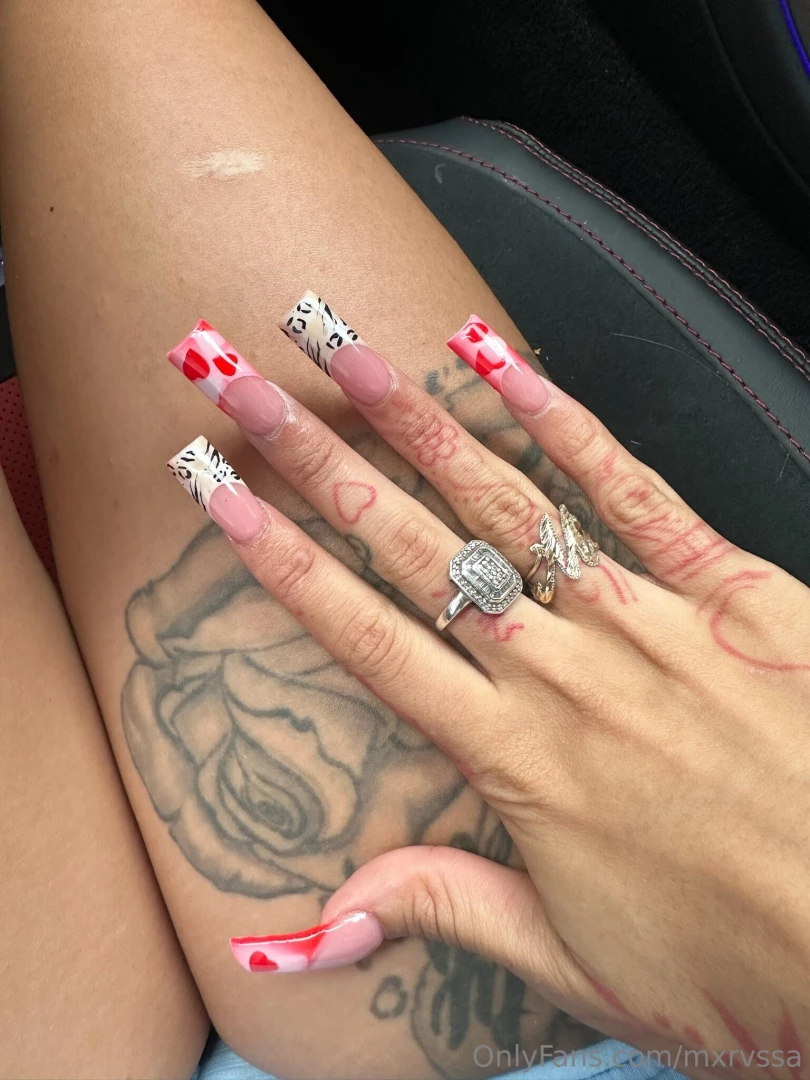 Dm me your initials so i put it on my next set 