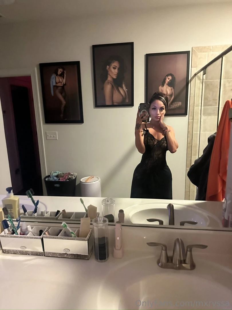 Come dm me i have a christmas eve treat for you 