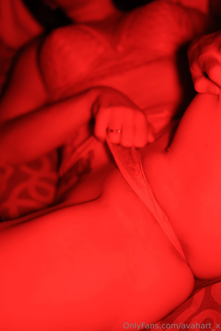 Wanna pull it to the side i dare you to use your tongue 