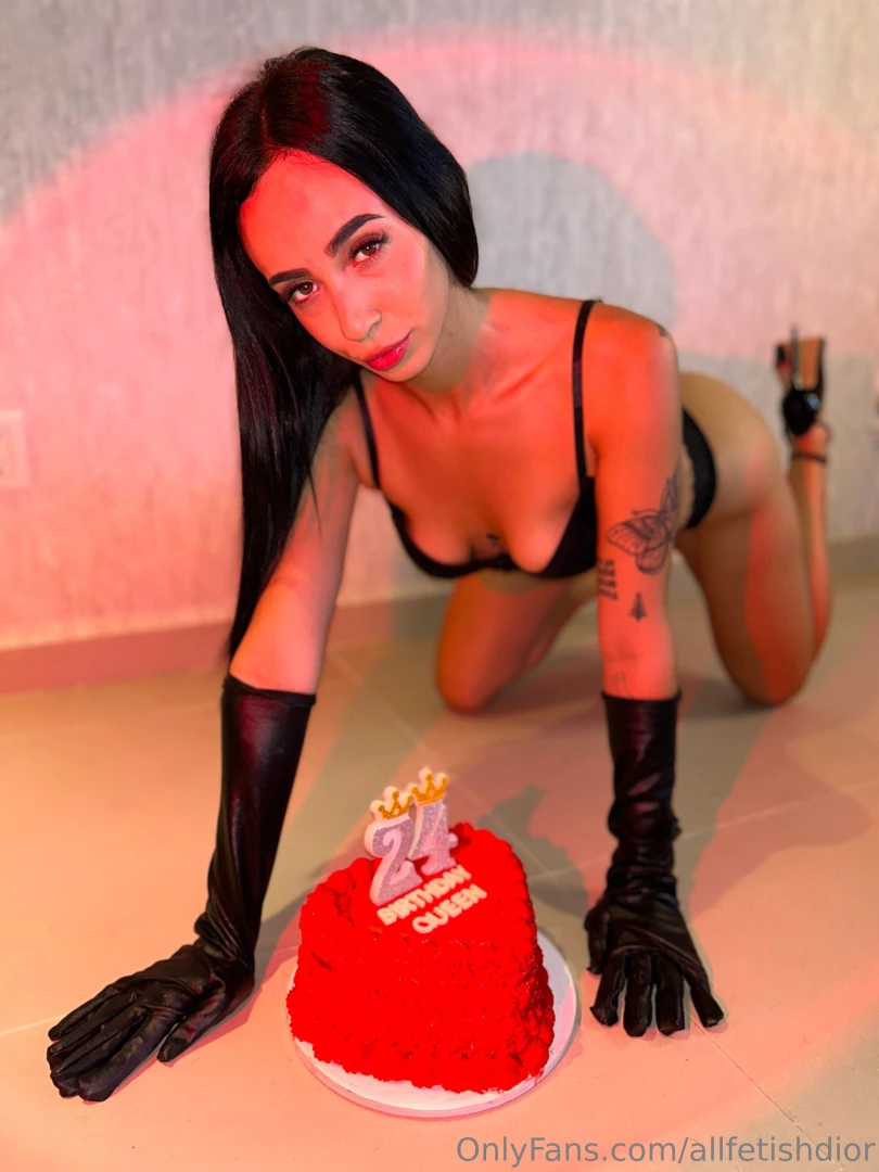 Time to spoil your queen 