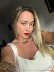 Red lips are perfect for kissing part 1