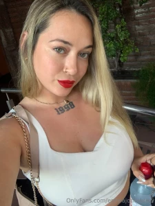 Red lips are perfect for kissing