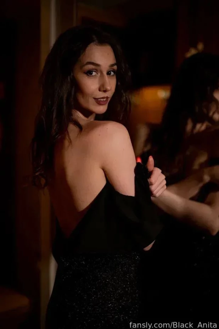 Looking at how cute i am in this photo i remembered one romantic story 