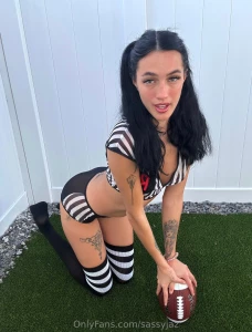 Would u be able to concentrate at the super bowl with me there 4 pics part 3