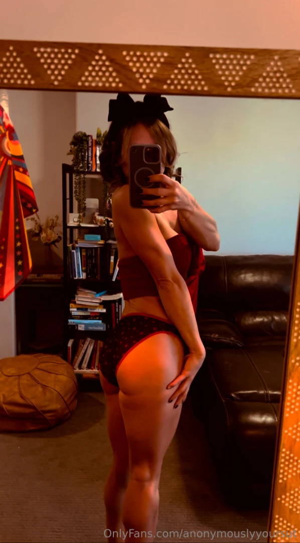 Trying to give sexy mrs claus vibes part 1 