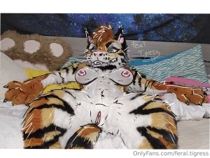 Purring come cuddle this naked kitty i want to feel that warm body part 1