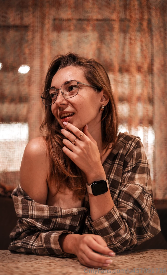 The secret is on my lips but not for free 