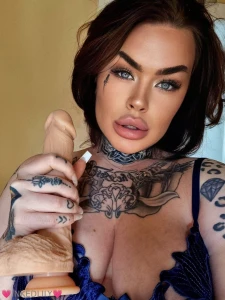 This is the right kind of cock i like is yours small i ll laugh at it