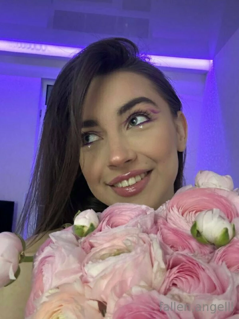 The only thing more beautiful than these flowers is what i can show 