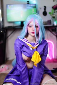 Shiro adulta juega conmigo