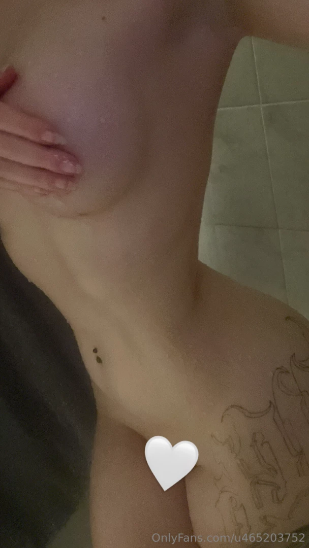 Es hora de un ba o caliente escr beme por dm y nos duchamos juntos 