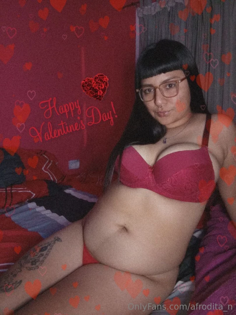 Sexy brunette_big_breasts awaits your subscription darling with 