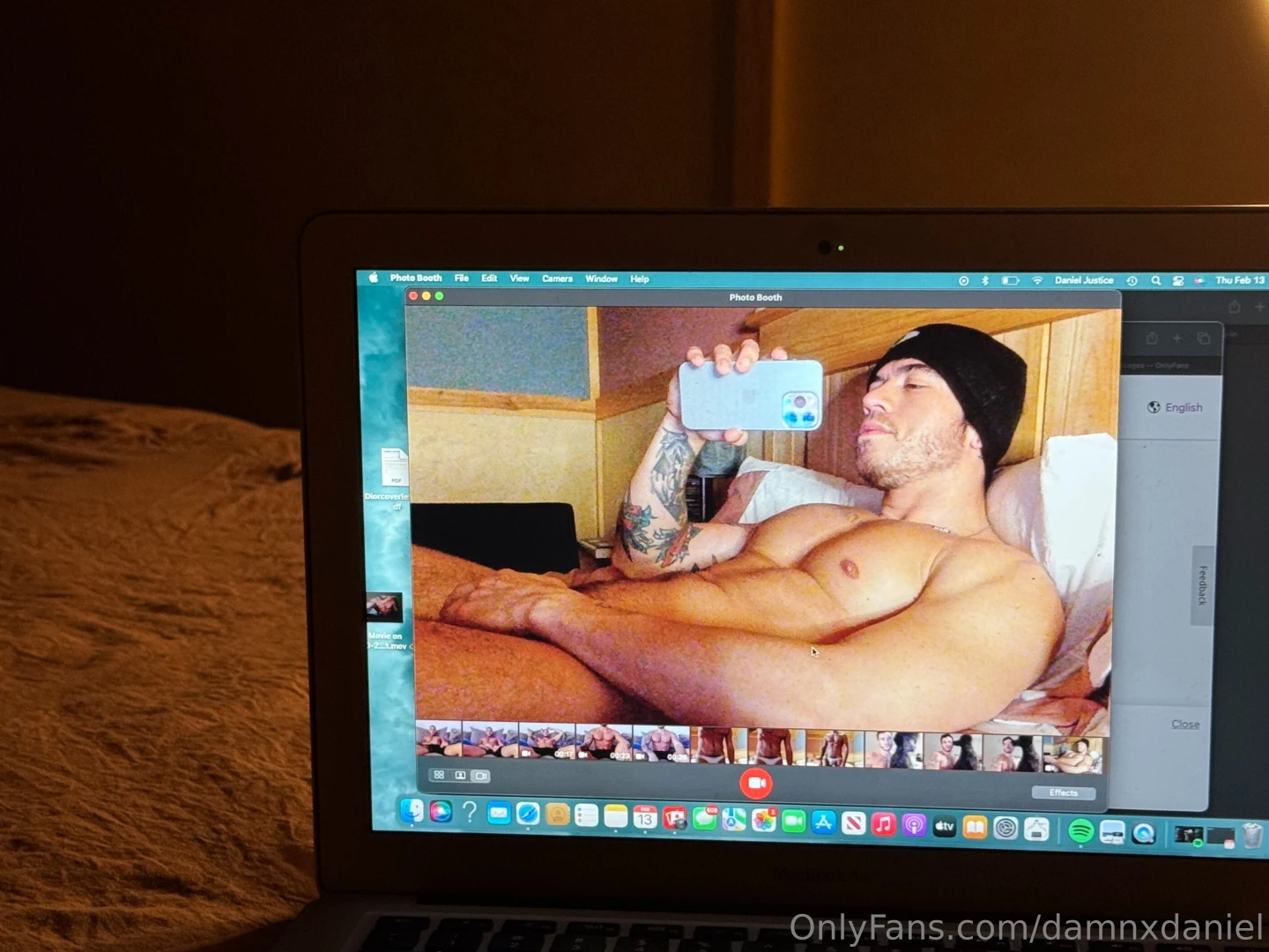 How badly yall want me to post the video of me stroking that i took 