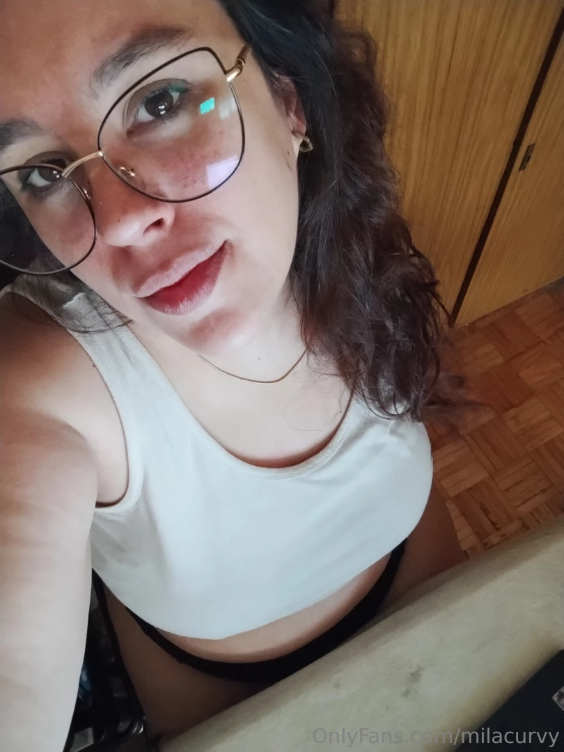 Messy hair and hundreds of emails to answer send some love that it s 