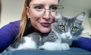 A cute pussycat and have a cute pussy send me a dm if you need a proof