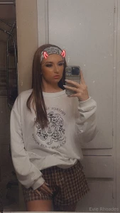 Just a girl who loves mirror selfies