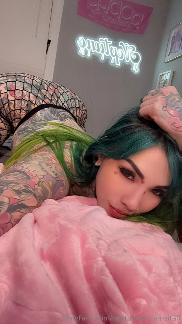 Yall like butts in fishnets 