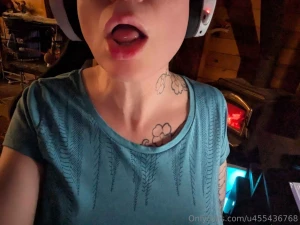 I m slowly trying to get more comfortable showing my face here s uh