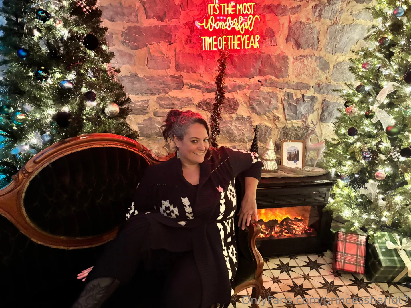 Merry xxxmas treat yourself to a custom video today 