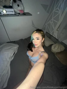 I woke up horny who s online and wants to chat like this and message
