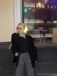 Somewhere between a glass of red and a neon sign the perfect bow is