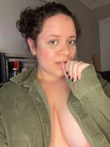Good morning i woke you up to something hot check dm