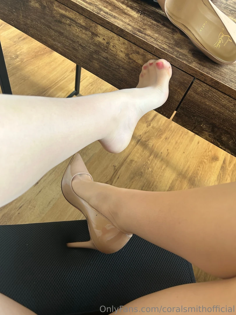 Get under my desk and give my nylon feet the attention they deserve part 1 