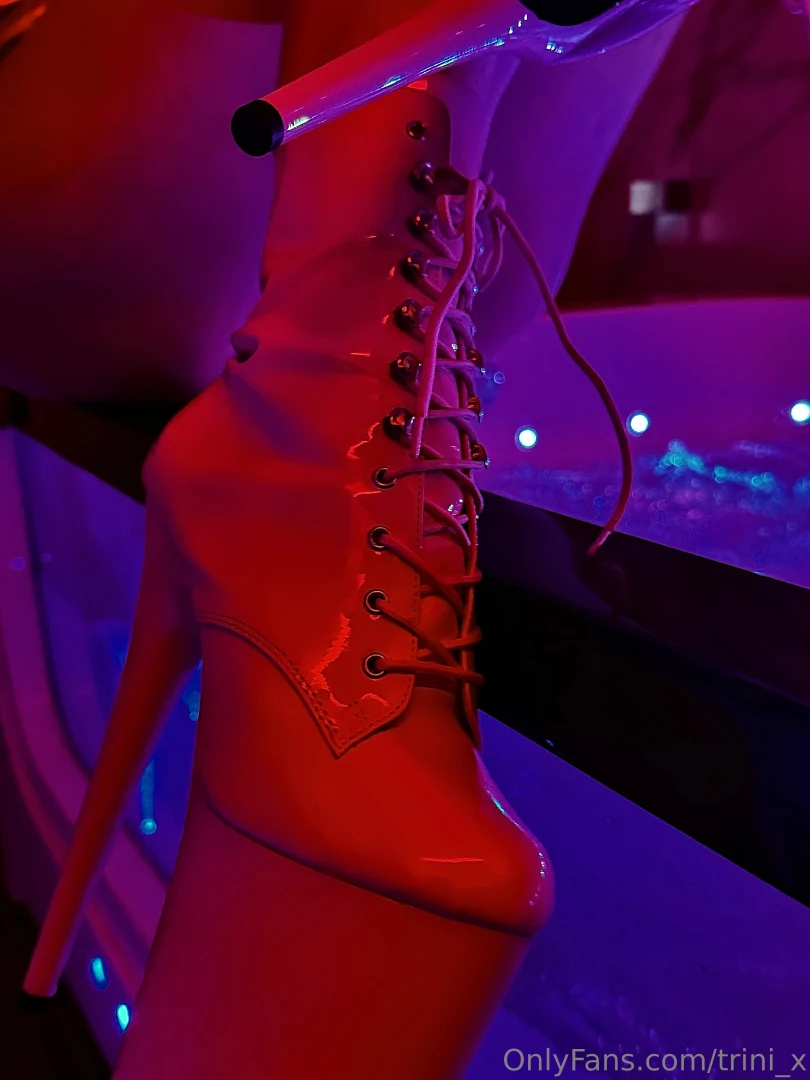 M m tady n jak milovn ky boti ek na podpatku miluju ten leskl latexov part 3 