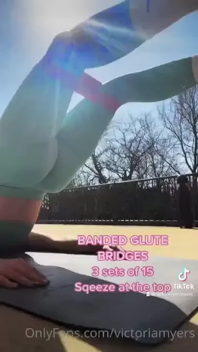 Lil booty burner for you all happy monday set from gymshark 