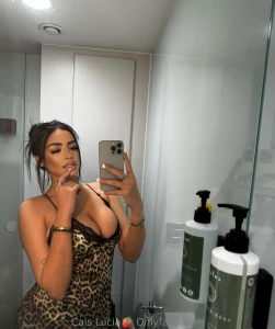 I am so getting obsessed with animal print stuff just look at this