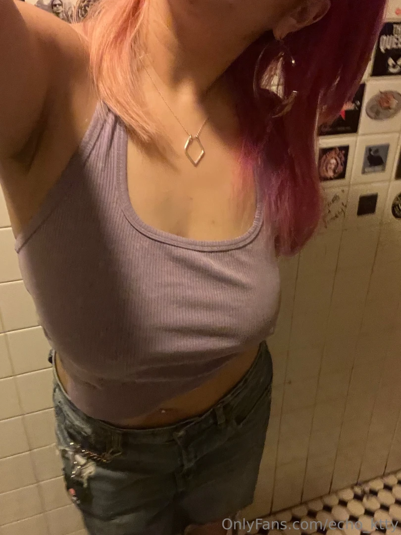 My throat is sore my ears are ringing i love live music 