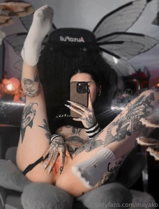 I know you wanna help me spread my pussy