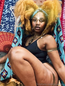 A demonstration of a goddess